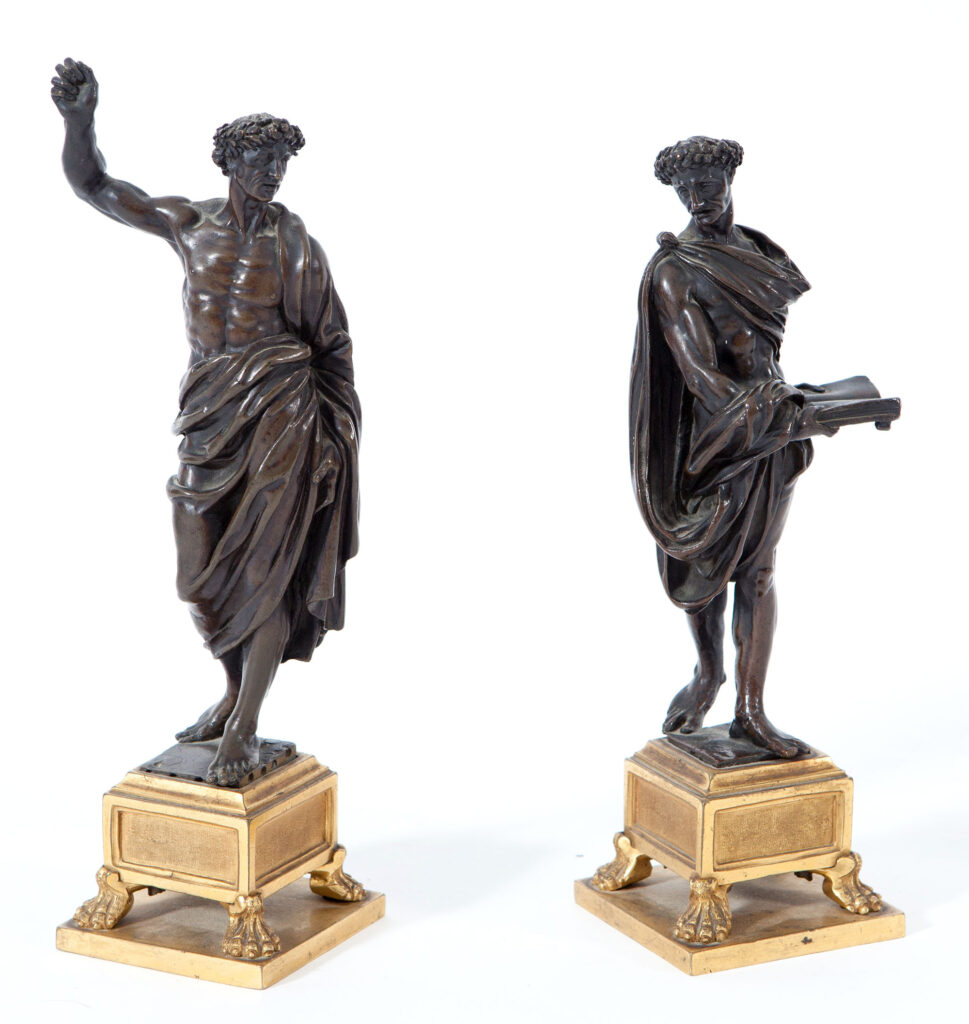 Coppia di sculture in bronzo raffiguranti figure classiche, attribuite a Barthélemy Prieur.