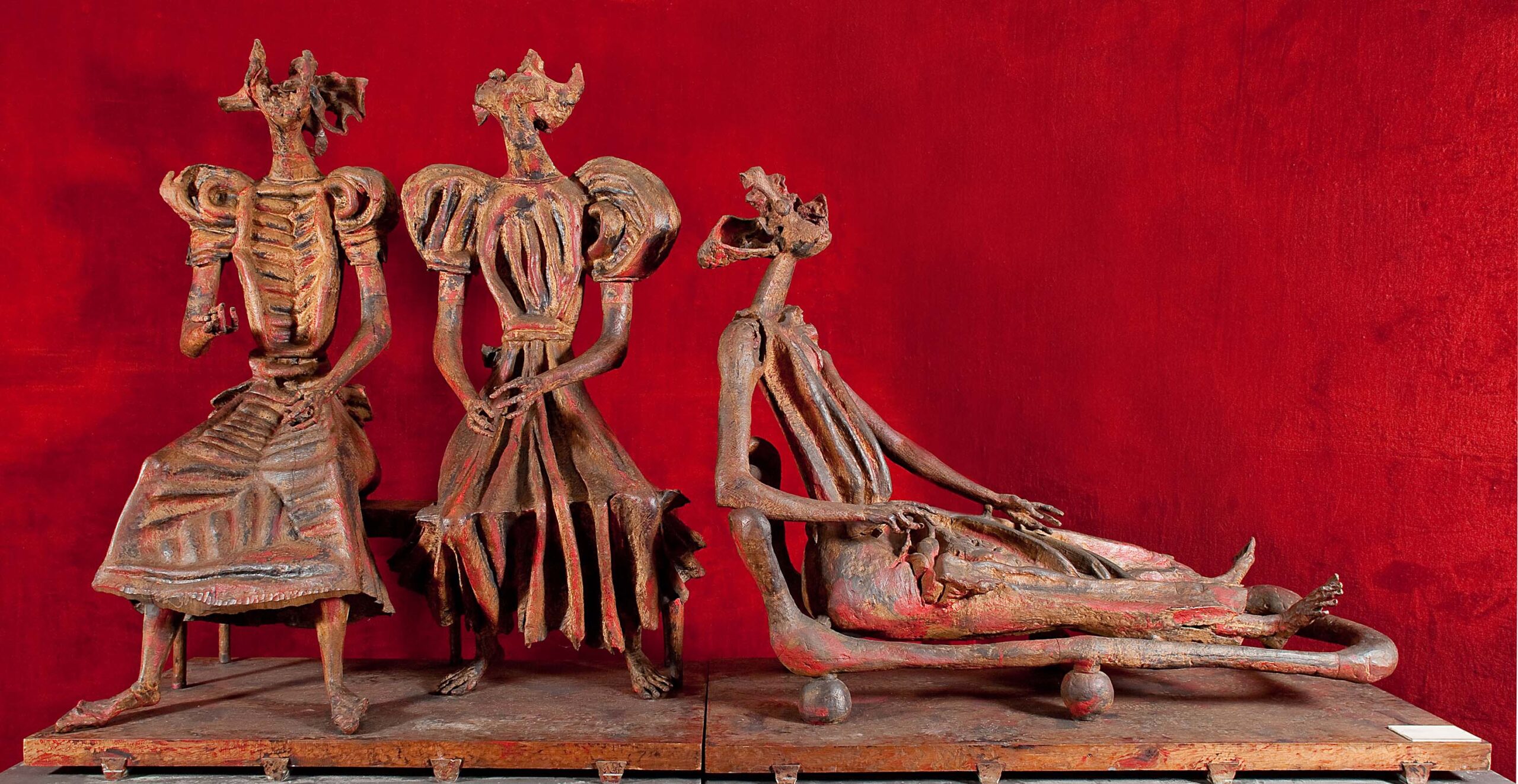 “Le Parche/I fiori della notte”, scultura di Luciano Minguzzi.