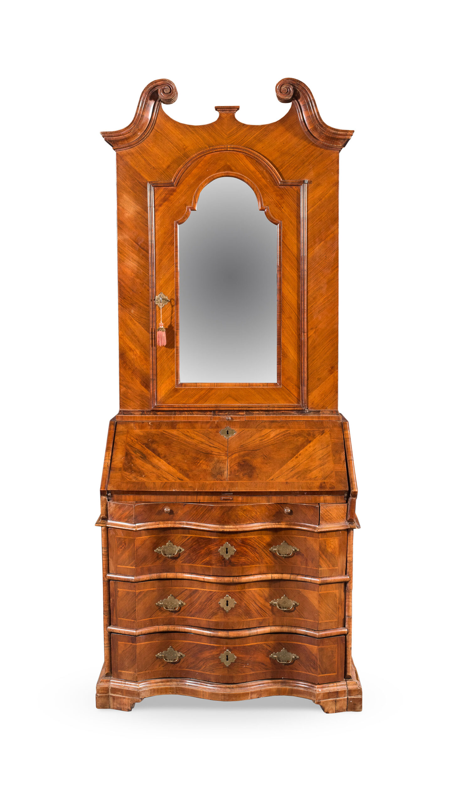 Trumeau lastronato in legno di noce e radica di noce, risalente al XVIII sec.