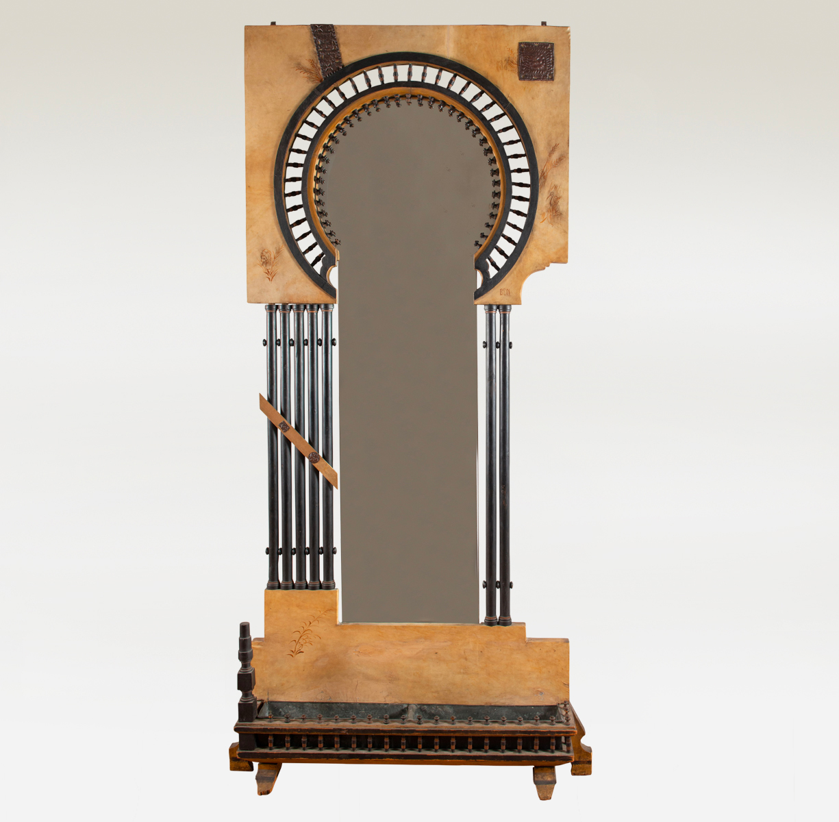 Specchiera di Carlo Bugatti, XX secolo.