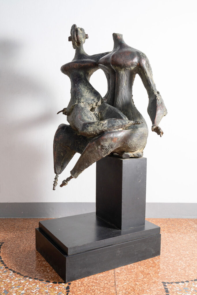 "Due Figure", scultura di Luciano Minguzzi, 1950.