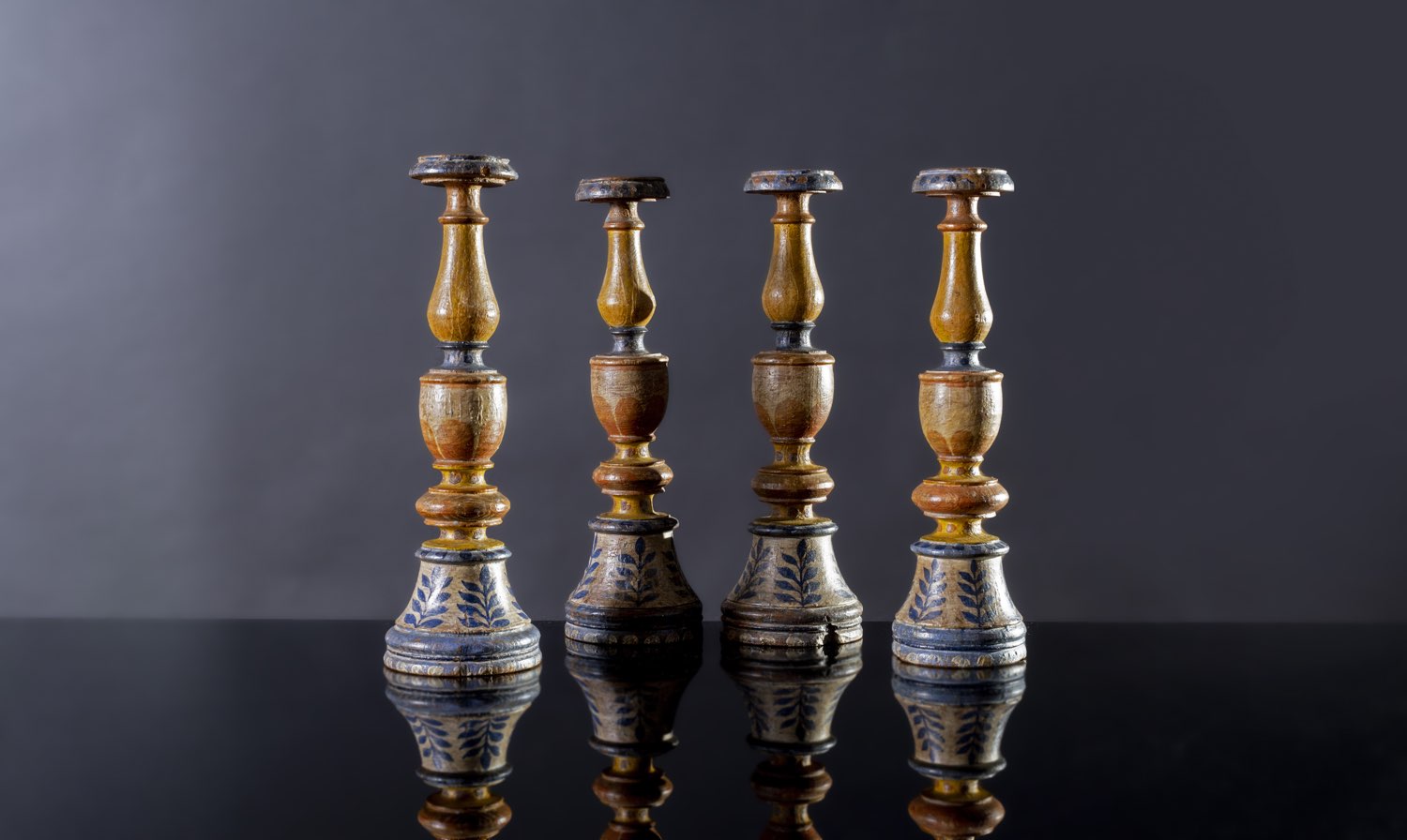 QUATTRO - CANDELIERI IN - LEGNO - MARCHE - ANTICO - ANTIQUARIATO - GREGORYS - GREGORY'S - ASTE BOLOGNA