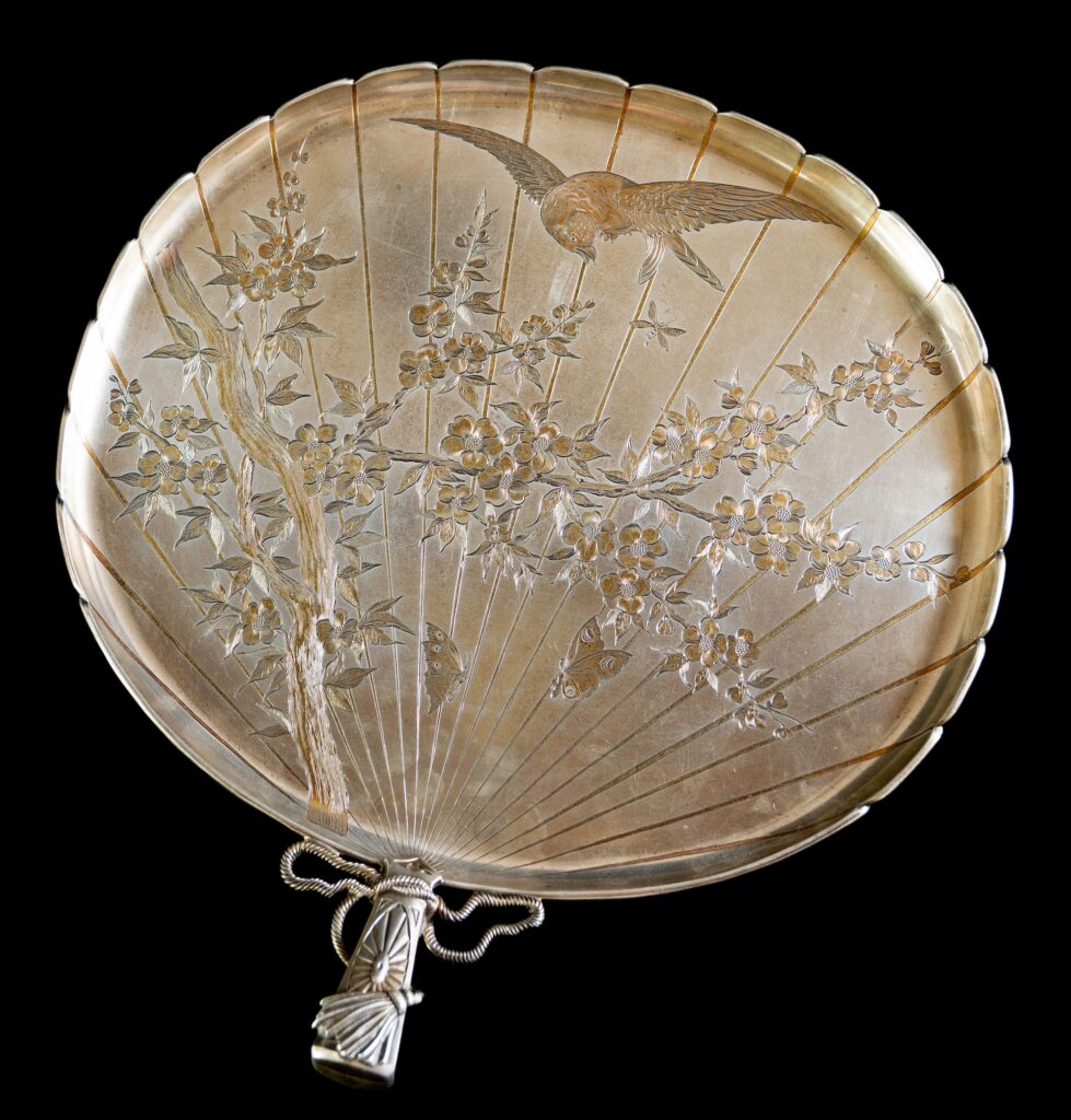 Vassoio Decorativo in argento 925, Londra, 1880.