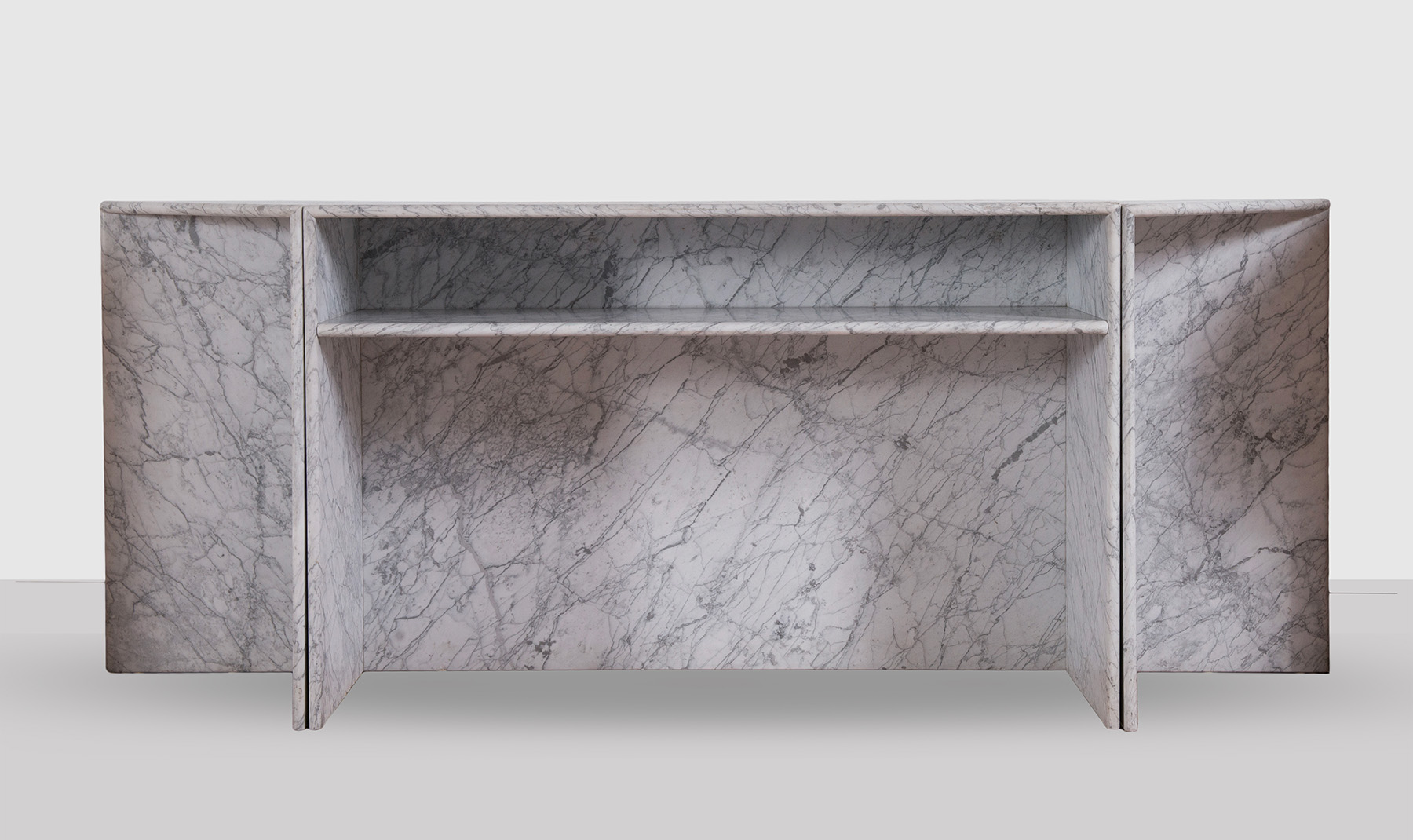 Up & Up, Console in marmo di Carrara, Produzione Italiana, Anni ‘70.