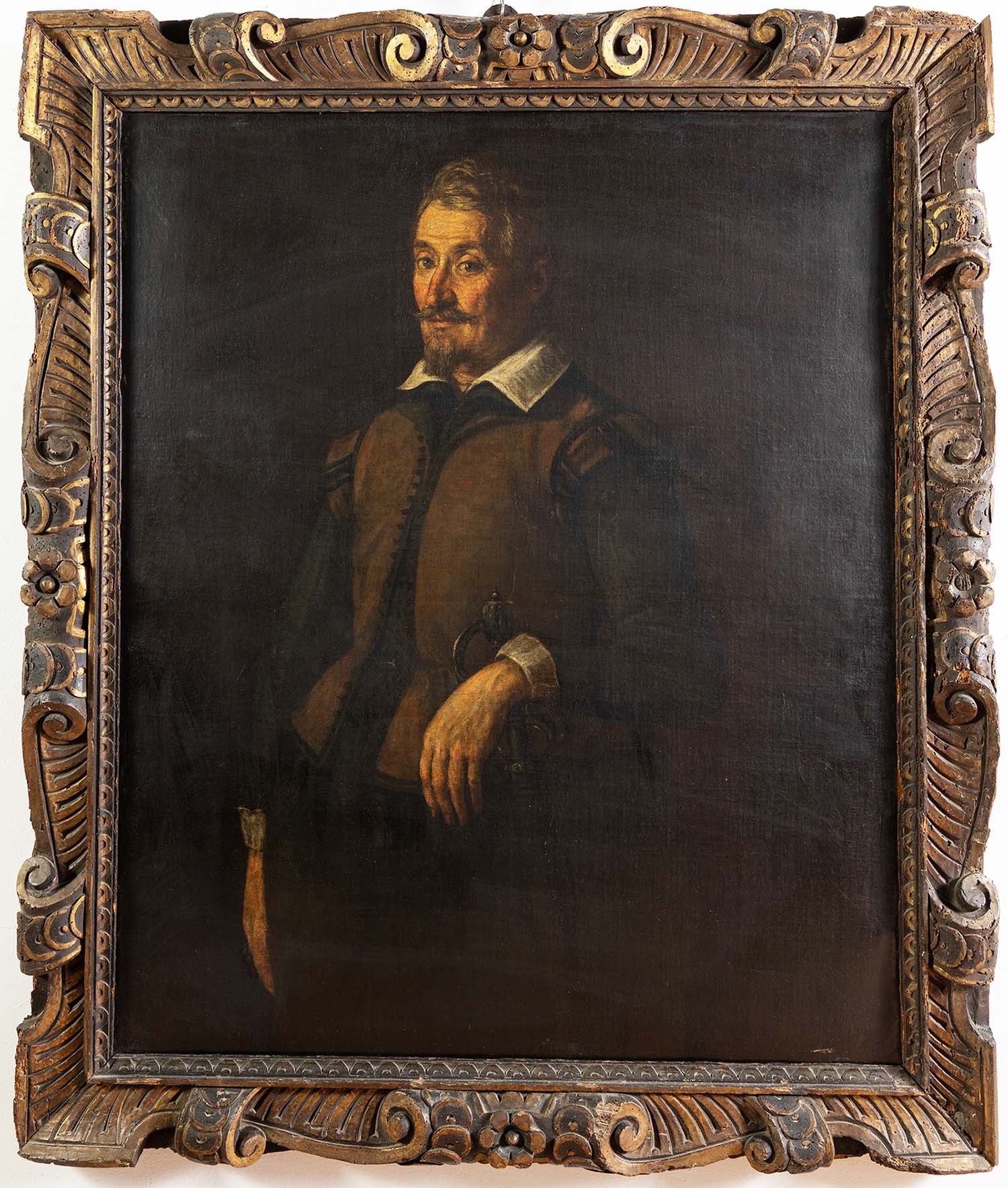 Maestro Veneto XVII secolo Ritratto di nobiluomo in armi olio su tela entro cornice Sansovina