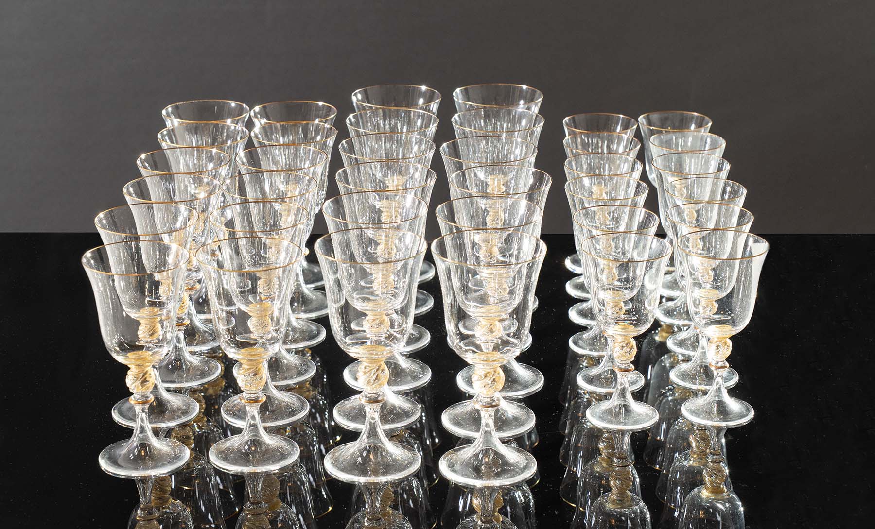 Servizio di calici A/81 Nason Moretti Murano in vetro soffiato con inclusioni d'oro