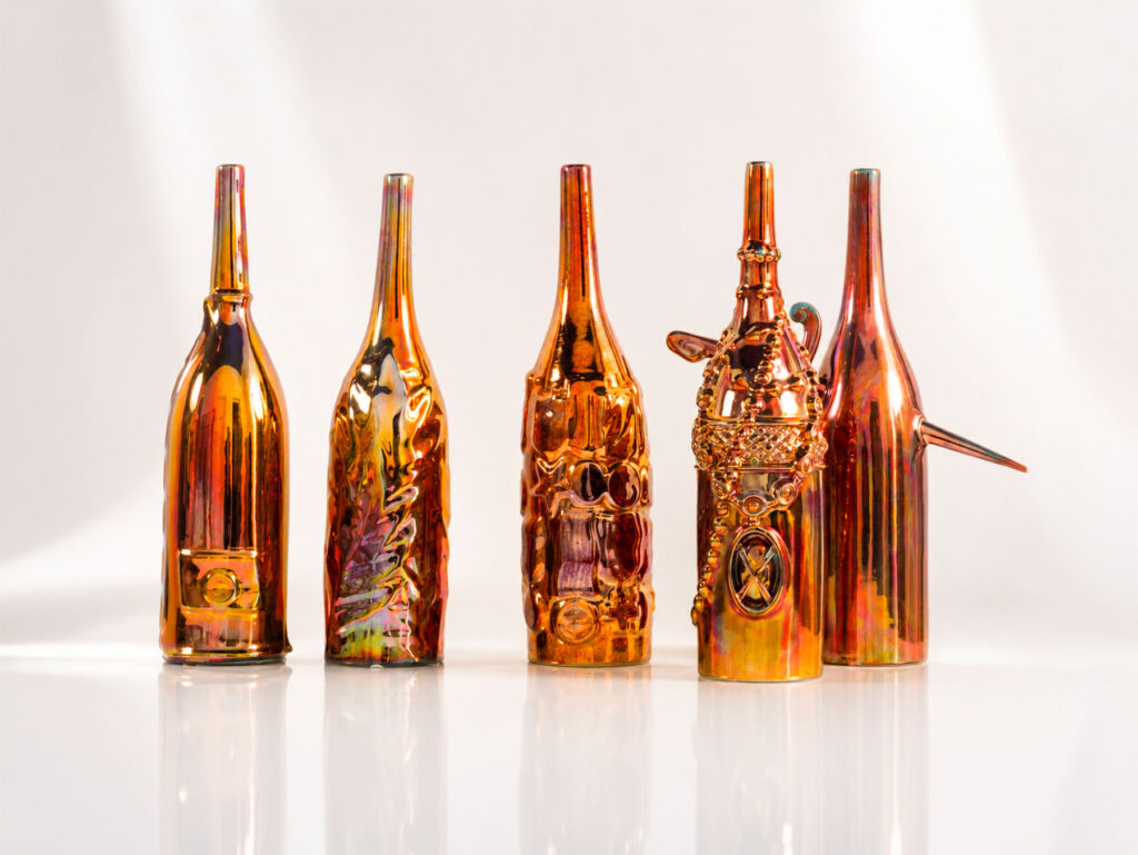 Gio Ponti, serie completa "Le Bottiglie Abitate" in ceramica a lustro oro, Cooperativa Ceramica d'Imola, 1994.