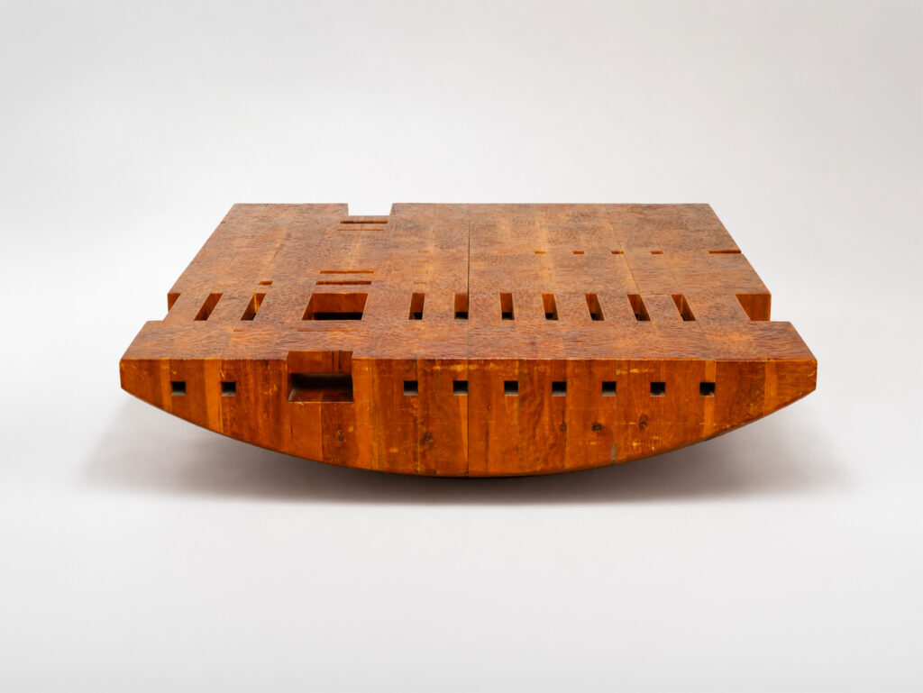 Giuseppe Rivadossi, tavolo-scultura "Blocco Galla" in legno massello, 1968.