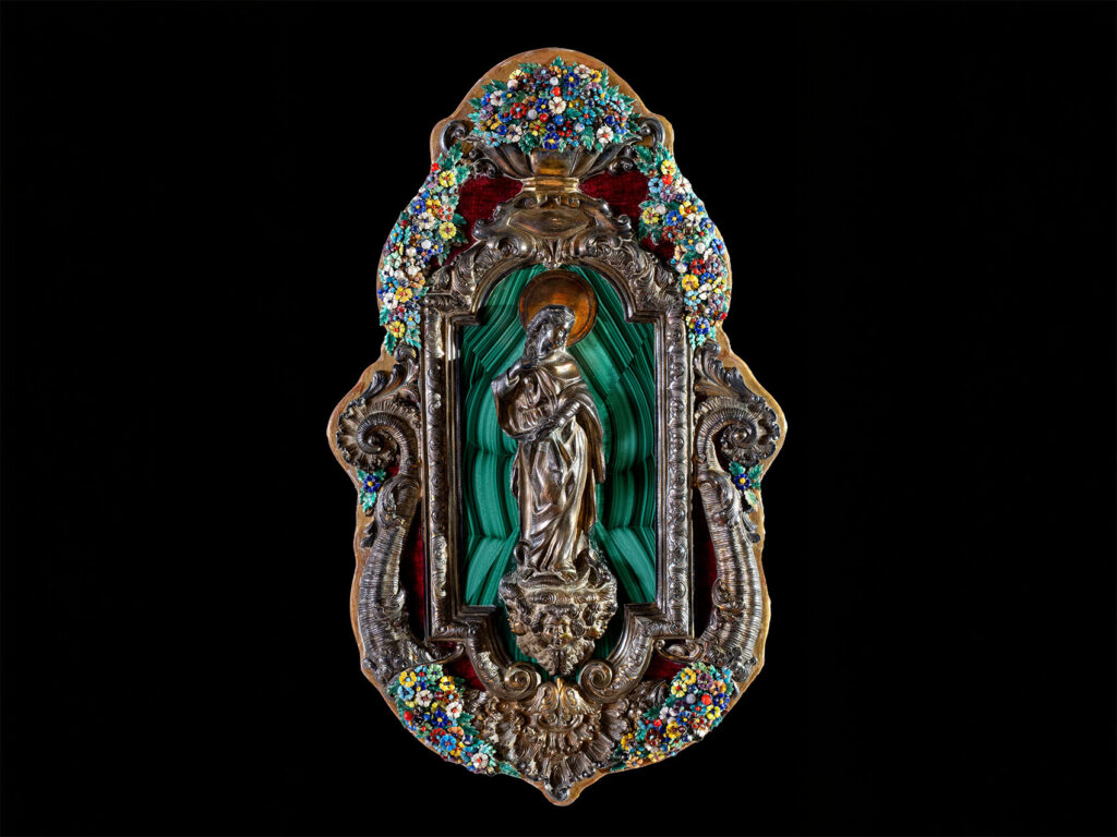 Alessandro Stefani, Madonna Immacolata in argento con fondo in malachite e fiori smaltati, Bologna, XX secolo.