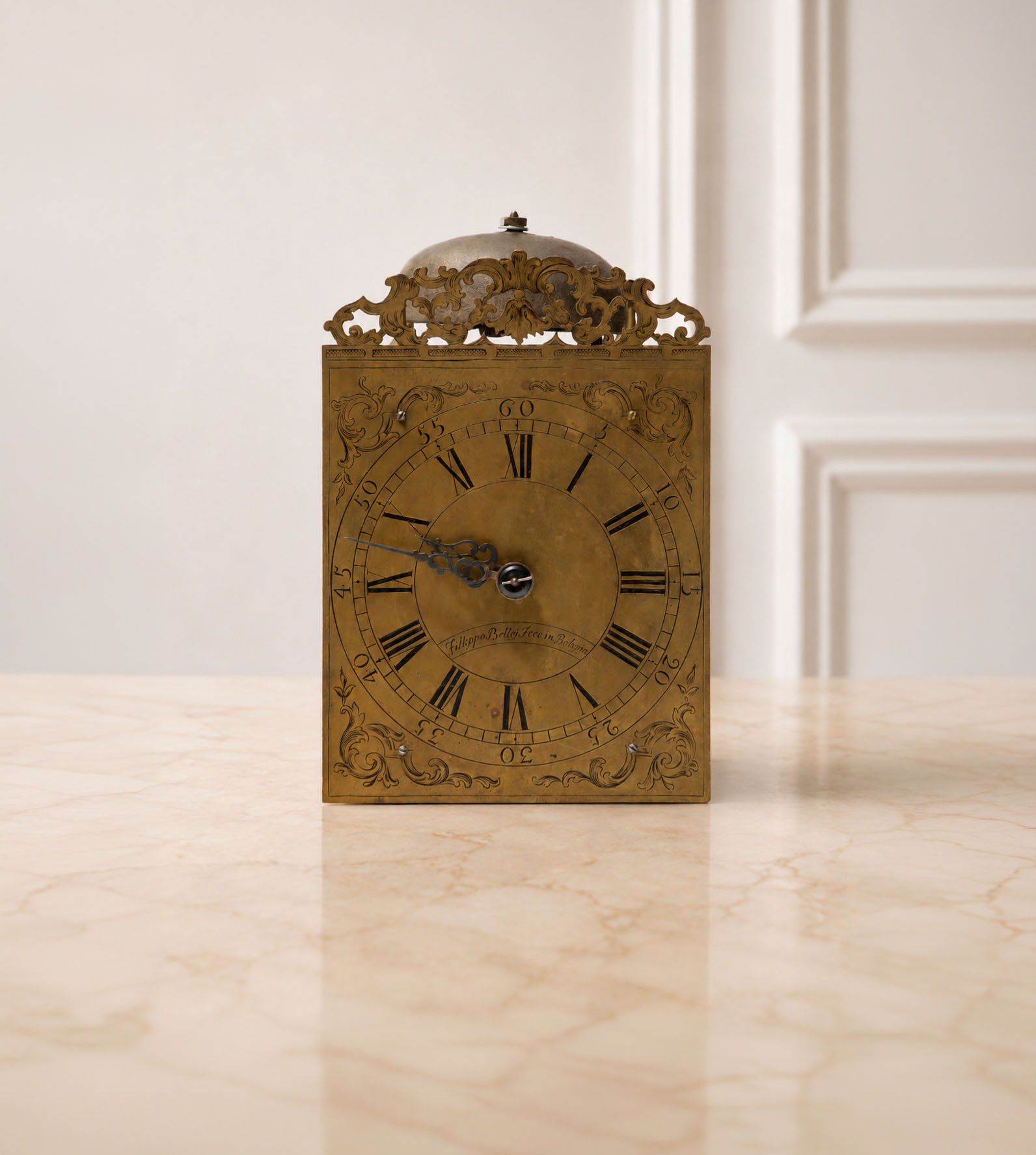 Quadrante d'orologio in bronzo inciso con numeri romani e arabi, firmato Filippo Bellei fece in Bologna e datato 1773.