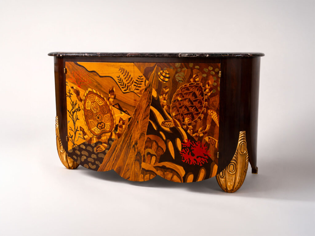 Louise Sue e André Mare, credenza demi-lune in stile Art Déco con intarsi policromi e piano in marmo.