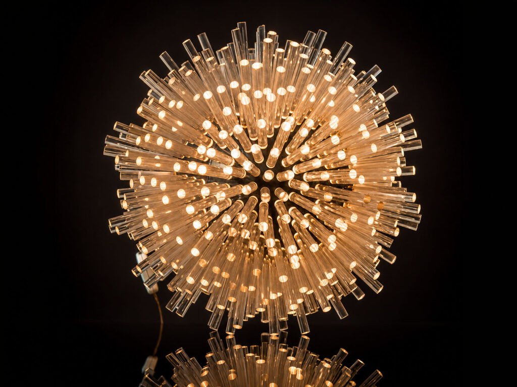 Marzio Cecchi, lampada da tavolo "Porcospino" per Casey-Fantin, Firenze, 1973, in metallo cromato e plexiglass trasparente.