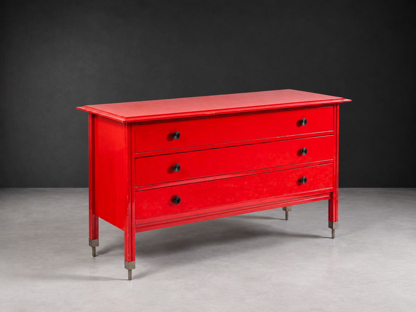 Carlo de Carli per Sormani, cassettiera modello "D 154" in legno laccato rosso, 1963-1964